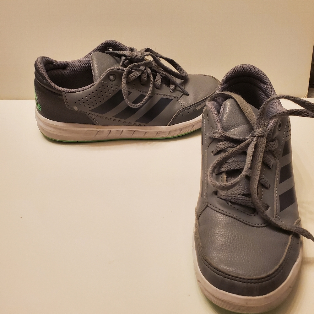 BOYS Adidas Tennis Shoes Size 1  1/2